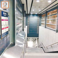案發於港鐵尖東站其中一個出口梯間。（吳建明攝）