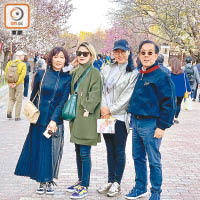 蔡少偉（右起）、太太同兩個朋友一齊去咗大阪。（受訪者提供）