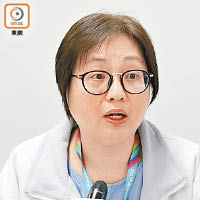 黃婉慧說護士需要在醫院手術室內學習操作機械臂。