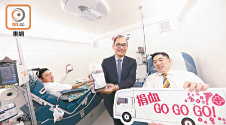 新捐血車設有三張電動捐血椅，讓捐血者感覺舒適一些。
