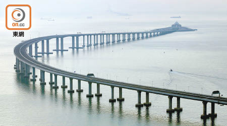 港珠澳大橋<br>港珠澳大橋的車流量差強人意。