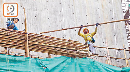 建造業大聯盟指本年度的新工程項目撥款嚴重滯後，影響工人生計。