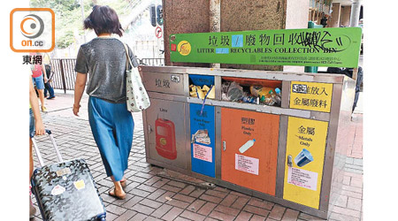 政黨進行的調查顯示，近半受訪者認為所住社區的回收設施不足。