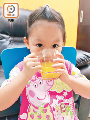 兒童應有健康飲水習慣，果汁或汽水會令身體吸收過多糖分及卡路里。