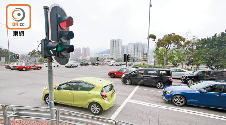 大涌橋路車禍頻 運署：撤孭仔燈或擠塞 - 東方日報