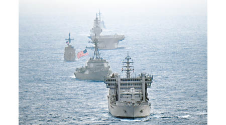 美國、印度、日本及菲律賓的軍艦，在南海聯合巡航。