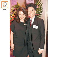 徐詠琳（右）最近經營美髮廳，許佩珊（左）都話支持。