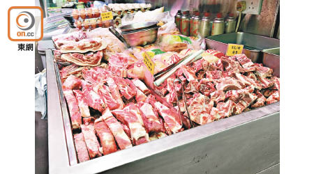 市民轉食冰鮮肉，令凍肉店生意上升。（黃雄攝）