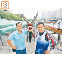 鄭華明（左）和姪兒鄭進傑（右）齊為香港仔龍舟賽出力，傳承漁民傳統。（陳章存攝）