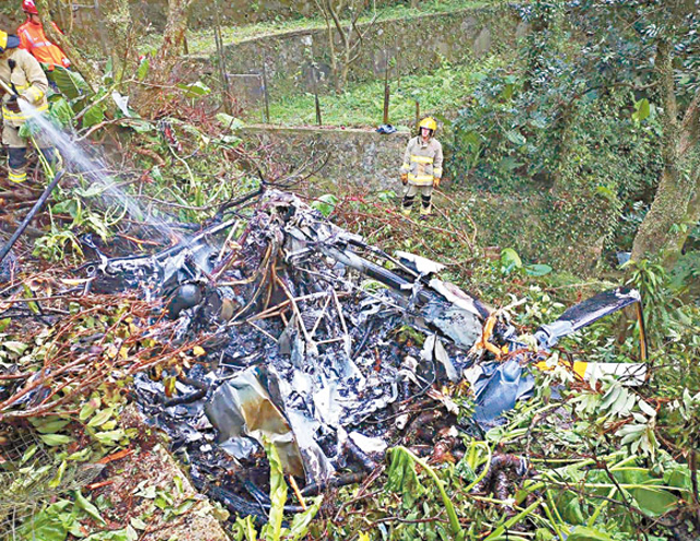 空中解體 直升機墜毀 律師燒焦