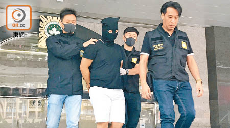 司警拘捕廿歲香港男學生，並搜出廿四點七克可卡因。