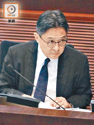 陳維安因為早前法案委員會會議安排事宜被民主派質疑佢唔中立。