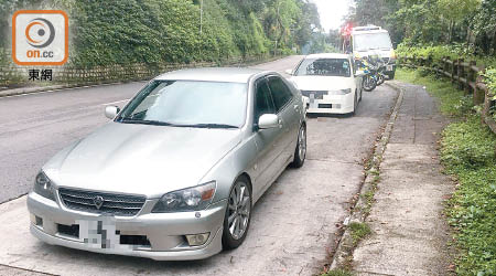 警方扣查兩輛涉嫌非法改裝私家車。