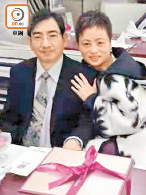 葉莘蕻丈夫劉先生（左）直言相當擔心太太（右）的安危。（受訪者提供）