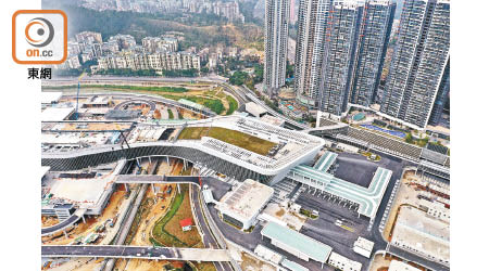 粵港兩地政府將發放共二千二百個中港私家車配額行走蓮塘/香園圍口岸。
