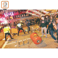 旺暴<br>一六年農曆新年期間，旺角發生暴亂，有示威者涉襲警。