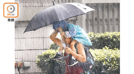 本港在今日起會經歷數天的驟雨及狂風雷暴，至周五雨勢才緩和。