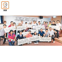 香港測量師學會本月舉辦工作坊，讓公眾人士了解草龍工藝。（黎忞攝）