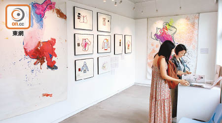 場內展出了來自本港和日韓共十六個藝術單位的作品。