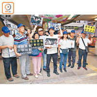 保衛香港運動昨收集市民簽名支持警方執法。（陳嘉順攝）