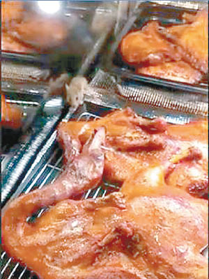 老鼠在超市熱葷食物櫃「搵食」，網民怒斥衞生情況「離晒大譜！」（互聯網圖片）