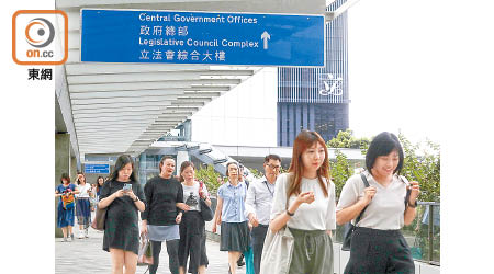 香港政府華員會呼籲全體公務員堅持政治中立的原則。