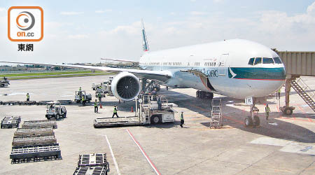 國泰一班飛倫敦的客機因食水供應系統故障要折返香港機場。