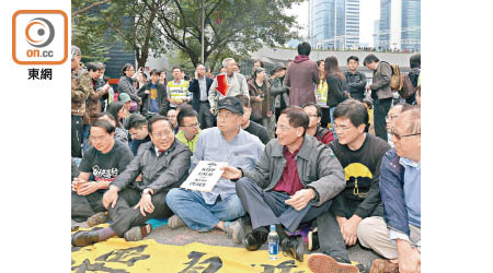 二○一四年違法佔領行動發生至今，仍未檢控包括黎智英（箭嘴示）在內餘下卅九名主要搞手。