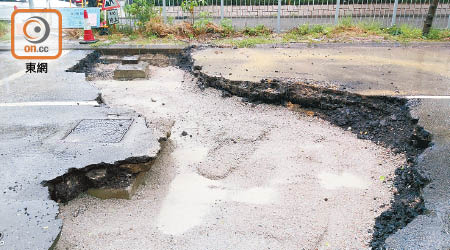 爆水管致路面龜裂下陷。（張開裕攝）