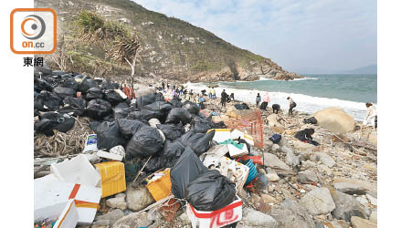 垃圾灣的垃圾不時要靠環保團體及市民自發去清理。