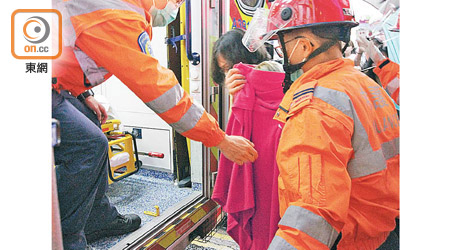 危站女子被勸服送院。（郭垂垂攝）