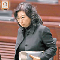 律政司司長鄭若驊屢縱容放生，以司法保護傘罩住黎智英。