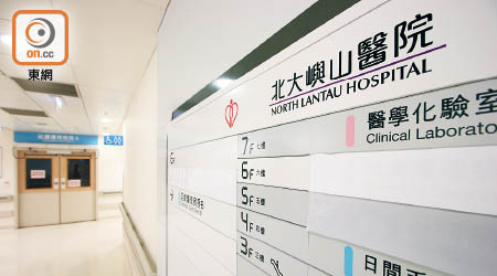 醫院大樓的五、六樓各有半層被丟空，部分病房被用作擺放雜物。