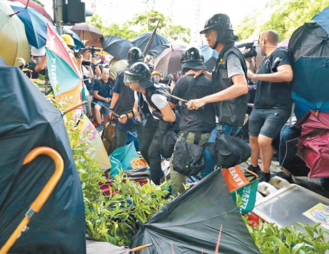 政府廢柴 示威惡晒 香港大崩壞