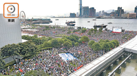 守護香港大聯盟有三十一萬六千人參與集會。（高嘉業攝）