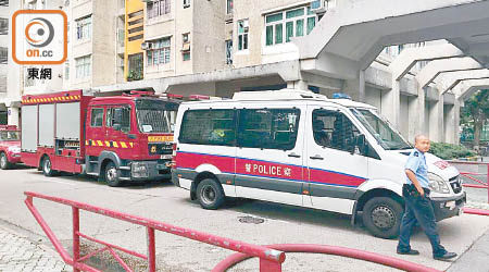 警方及消防接報到場。（梁志雄攝）