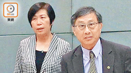 有傳力撐薛鳳鳴（左）的校監曾家石（右）將退任為校董。