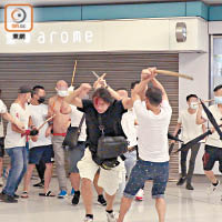 元朗西鐵站日前有白衣人追打市民，令多人受傷。