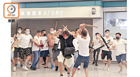 西鐵元朗站本月廿一日發生白衣人襲擊市民事件。