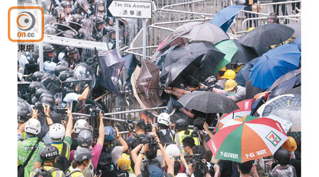 衝擊場面每周都發生，香港淪為不安全城市。