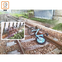 東鐵線於昨晨在路軌上發現單車、手推車及鐵枝等障礙物。