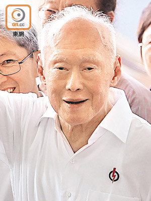 李光耀曾表示，管理新加坡要擁有鋼鐵的意志。
