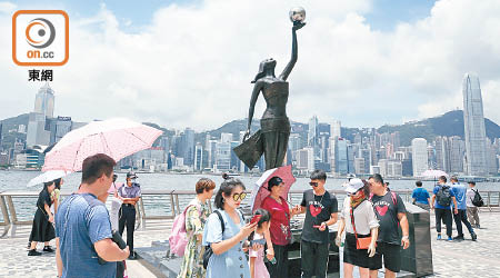 旅遊業估計七月整體訪港客量減兩至三成。