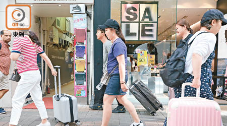 有旅遊業界人士指，反修例衝突蔓延令香港旅遊業近乎陷於停頓。