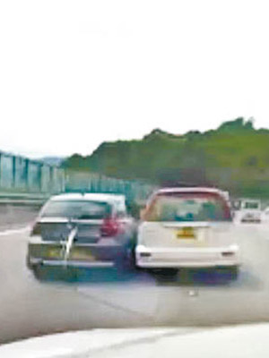白色七人車cut線，險釀交通意外。（互聯網圖片）