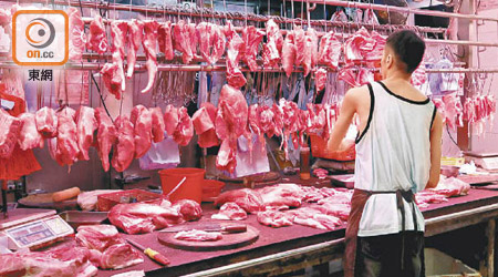 食環署預計今日繼續沒有內地活豬供港，本地活豬供應只有一百隻。（李志湧攝）