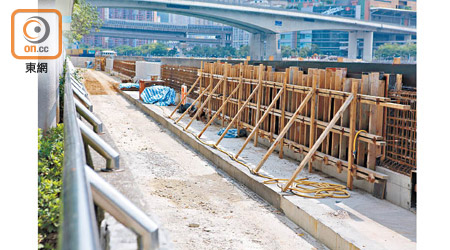 荃灣海濱公園曾出現水浸，新建單車徑或有去水問題。