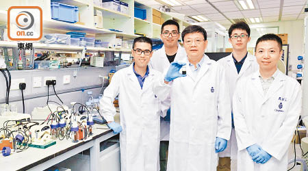 趙天壽教授（中）、陳擎教授（左一）及其他團隊成員。（受訪者提供）