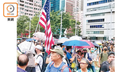 黎智英在台前幕後充當示威的策劃者。