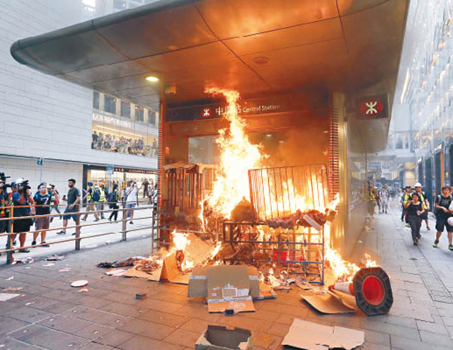 暴亂之火 燒遍香港